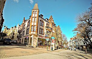 Red by Grand Apartments