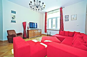 Red by Grand Apartments