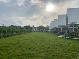 Sakhi Lakeview Resort