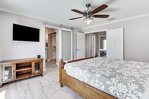 7 Mi to Dtwn: Golf Getaway w/ Fire Pit in Phoenix