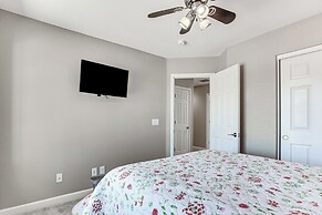 7 Mi to Dtwn: Golf Getaway w/ Fire Pit in Phoenix