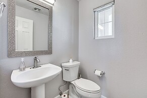 7 Mi to Dtwn: Golf Getaway w/ Fire Pit in Phoenix