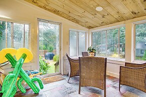 Harwich Port Beach House < Half-mi to Shore!