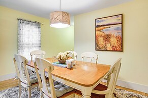 Harwich Port Beach House < Half-mi to Shore!