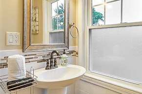 Harwich Port Beach House < Half-mi to Shore!