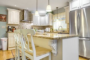 Harwich Port Beach House < Half-mi to Shore!