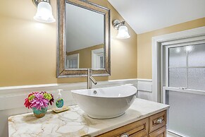 Harwich Port Beach House < Half-mi to Shore!