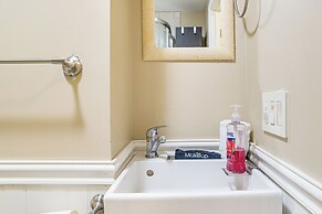 Harwich Port Beach House < Half-mi to Shore!