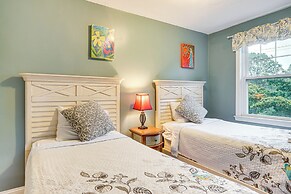 Harwich Port Beach House < Half-mi to Shore!