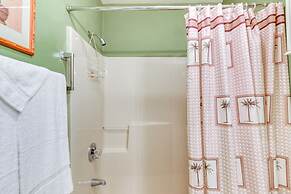Little River Retreat w/ Pool Access: 5 Mi to Beach
