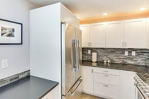 Coastal-modern Home < 3 Mi to Charlestown Beach!
