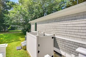 Coastal-modern Home < 3 Mi to Charlestown Beach!