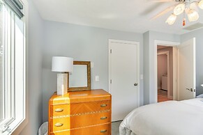Coastal-modern Home < 3 Mi to Charlestown Beach!