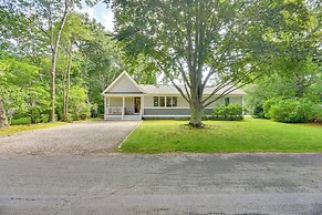 Coastal-modern Home < 3 Mi to Charlestown Beach!