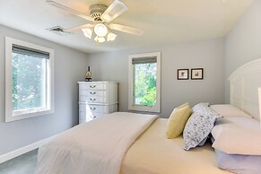 Coastal-modern Home < 3 Mi to Charlestown Beach!