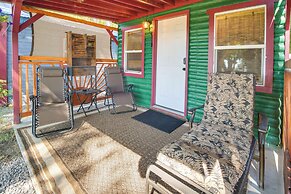 Riverfront Resort Cabin ~ 21 Mi to Crater Lake!