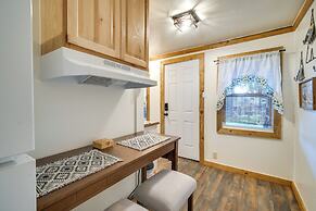 Riverfront Resort Cabin ~ 21 Mi to Crater Lake!