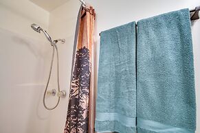 Riverfront Resort Cabin ~ 21 Mi to Crater Lake!