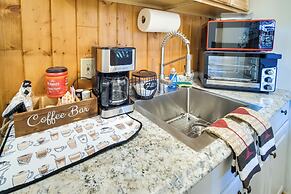 Riverfront Resort Cabin ~ 21 Mi to Crater Lake!