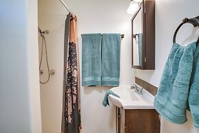 Riverfront Resort Cabin ~ 21 Mi to Crater Lake!