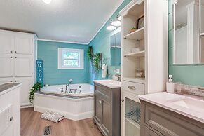 Upscale Lake Texoma Vacation Home: 1 Mi to Marina!