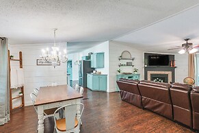 Upscale Lake Texoma Vacation Home: 1 Mi to Marina!