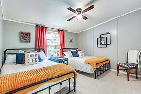 Upscale Lake Texoma Vacation Home: 1 Mi to Marina!