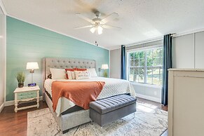 Upscale Lake Texoma Vacation Home: 1 Mi to Marina!