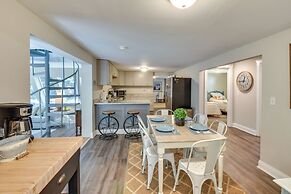 A-frame Anderson Cabin: Half Mi to Lake Hartwell!