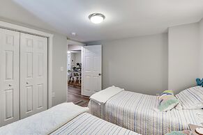 A-frame Anderson Cabin: Half Mi to Lake Hartwell!