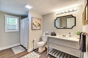 A-frame Anderson Cabin: Half Mi to Lake Hartwell!