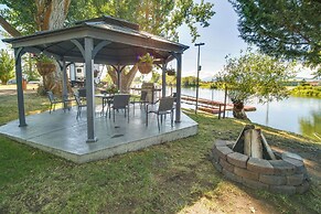 Resort Cabin on the River ~ 21 Mi to Crater Lake!
