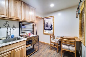 Resort Cabin on the River ~ 21 Mi to Crater Lake!