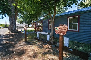 Resort Cabin on the River ~ 21 Mi to Crater Lake!