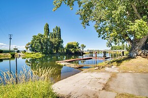 Resort Cabin on the River ~ 21 Mi to Crater Lake!