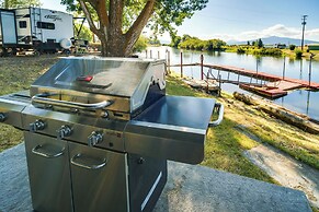 Resort Cabin on the River ~ 21 Mi to Crater Lake!