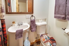 Resort Cabin on the River ~ 21 Mi to Crater Lake!