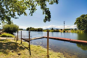 Resort Cabin on the River ~ 21 Mi to Crater Lake!