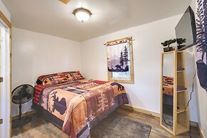 Resort Cabin on the River ~ 21 Mi to Crater Lake!