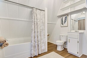 A-frame Home ~ 6 Mi to Tennessee River!