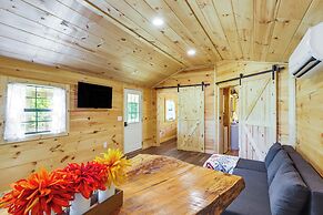 Stout Cabin w/ Fire Pit: 1 Mi to Ohio River!