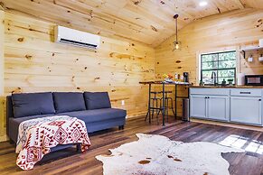 Stout Cabin w/ Fire Pit: 1 Mi to Ohio River!