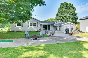 Near Trails + Wineries: Victor Getaway w/ Fire Pit