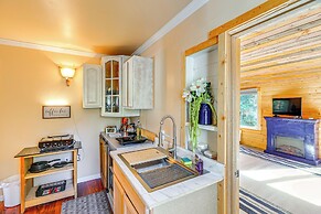 Delta Junction Retreat w/ Northern Lights Cabin!