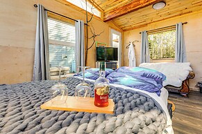 Delta Junction Retreat w/ Northern Lights Cabin!