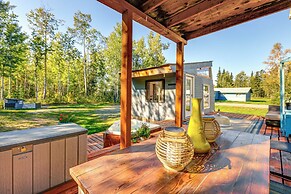 Delta Junction Retreat w/ Northern Lights Cabin!