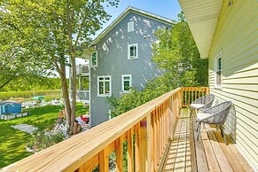 Spacious Getaway w/ Boat Dock in East Troy!