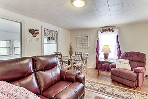 Charming Hillsboro Home < 1 Mi to Downtown!