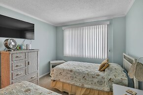 Chic Ocean City Condo Steps From The Beach 2 Bedroom Condo by RedAwnin