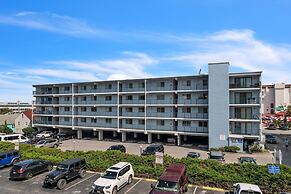 Chic Ocean City Condo Steps From The Beach 2 Bedroom Condo by RedAwnin